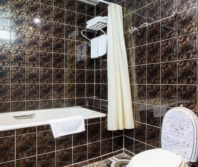 سوییت لوکس, Ali