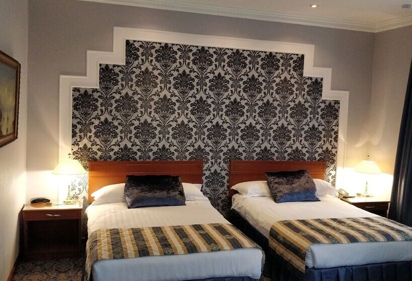 سوییت لوکس, Ali