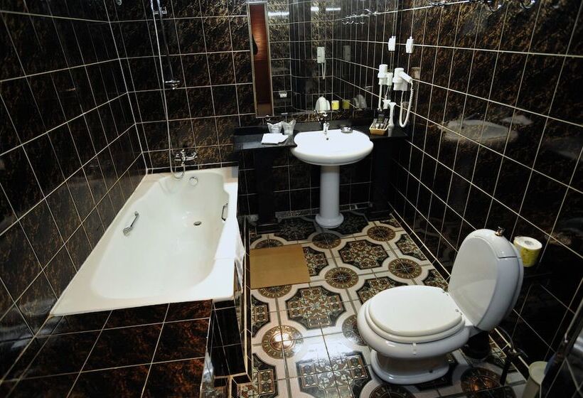 سوئیت راحتی, Ali