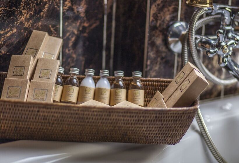 سوئیت راحتی, Ali