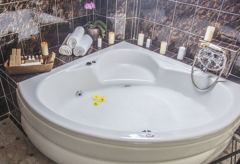 استودیوی لوکس, Ali