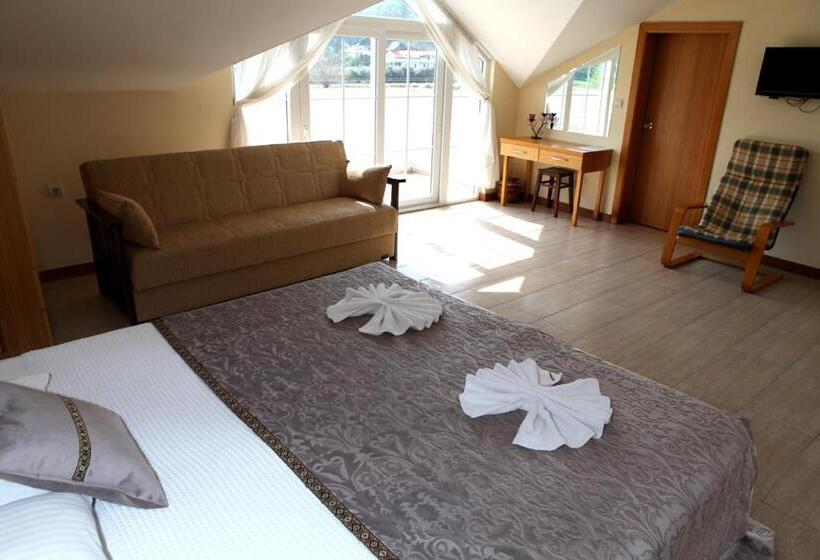 디럭스 룸, Dalos