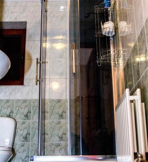 חדר סטנדרט לארבעה, Galant