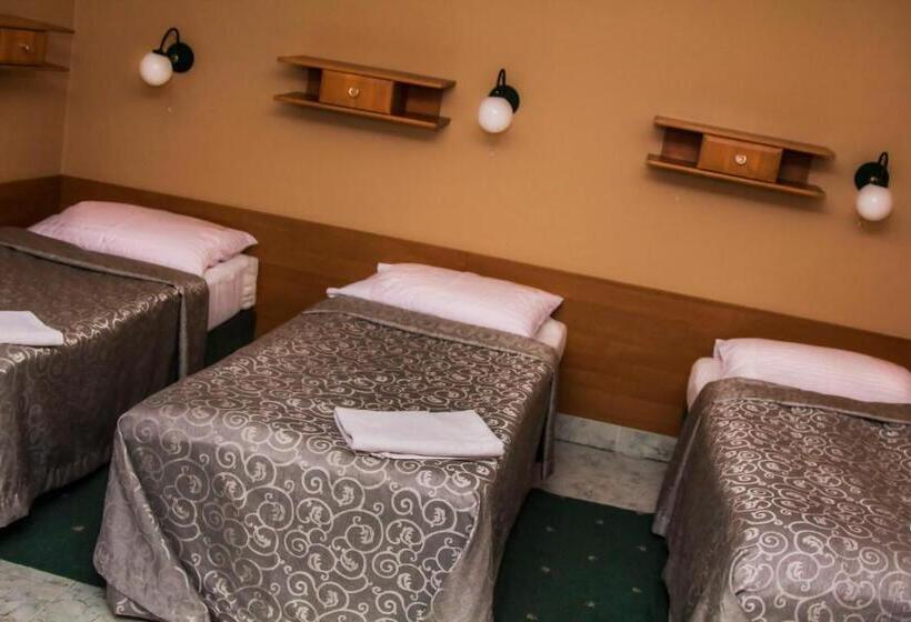 חדר סטנדרט לארבעה, Galant