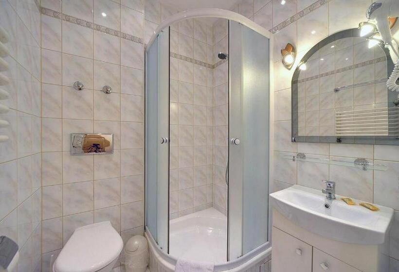 标准三人间, Gościniec Nad Potokiem