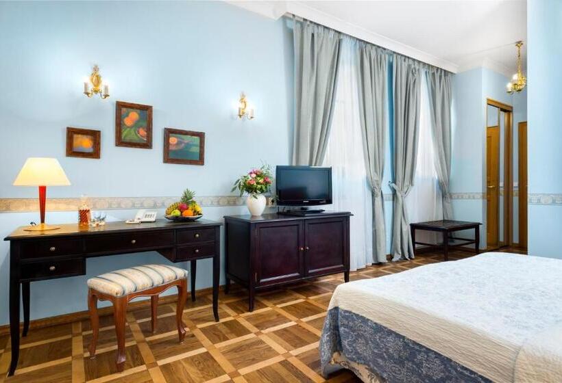 スーペリアールーム, Maltański