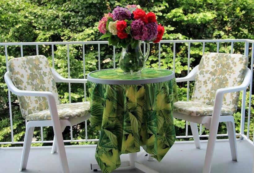 غرفة قياسية رباعية مزودة بشُرفة, Piccolo