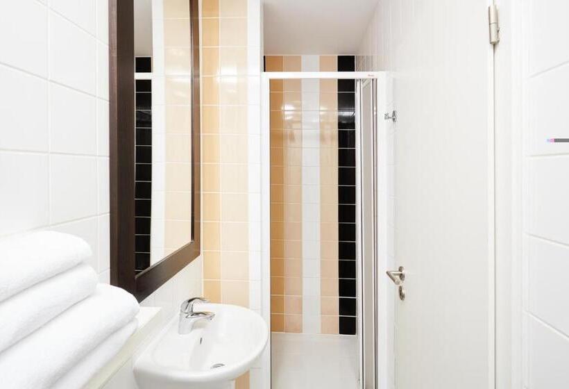 이코노미 룸, Rottal