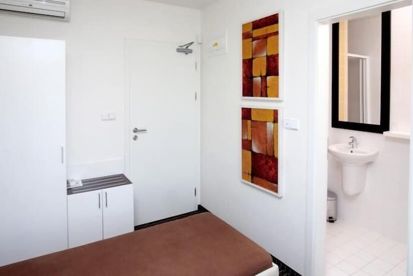 이코노미 룸, Rottal