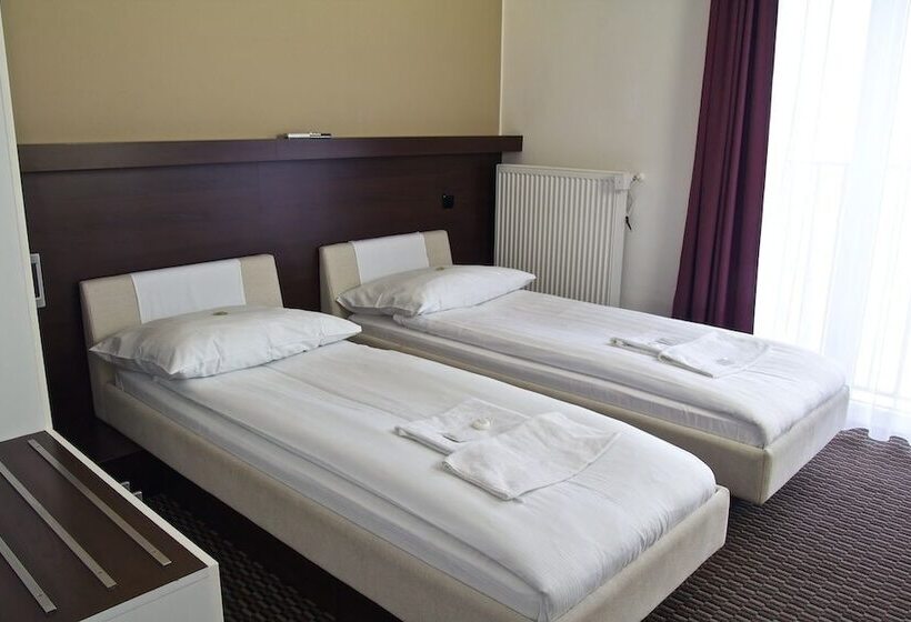 이코노미 룸, Rottal