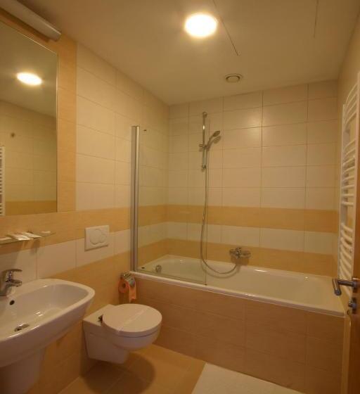 חדר קומפורט, Ruby Blue