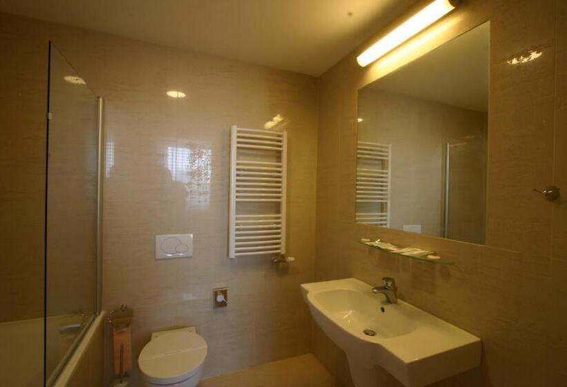 חדר ביזנס, Ruby Blue