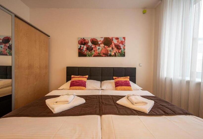 חדר ביזנס, Ruby Blue