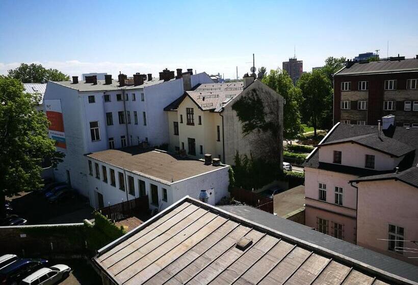 חדר סטנדרט יחיד, Ruby Blue