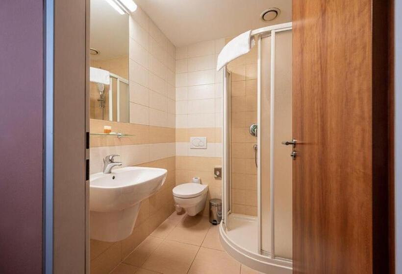 חדר סטנדרט יחיד, Ruby Blue