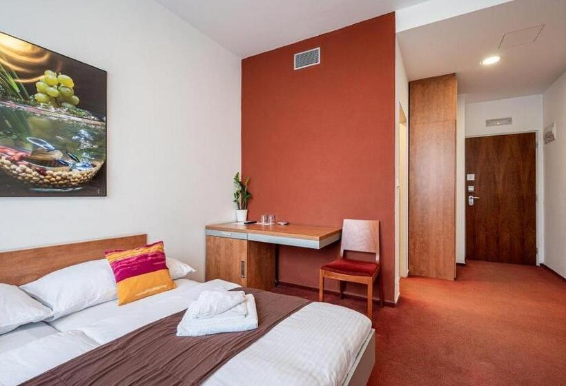 חדר סטנדרט, Ruby Blue