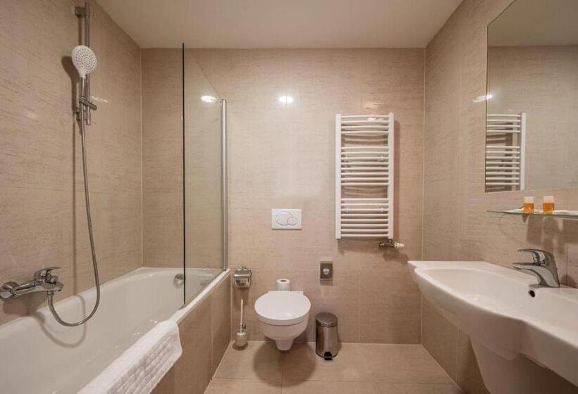 חדר ביזנס, Ruby Blue