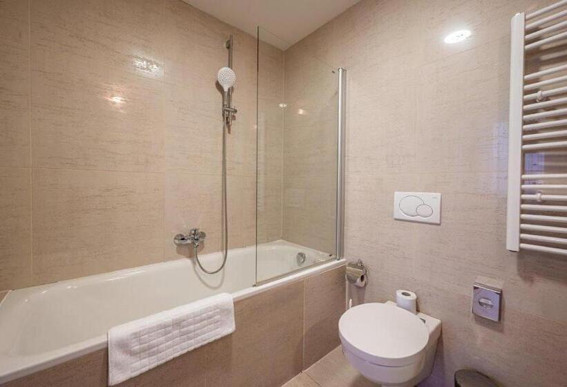 חדר ביזנס, Ruby Blue