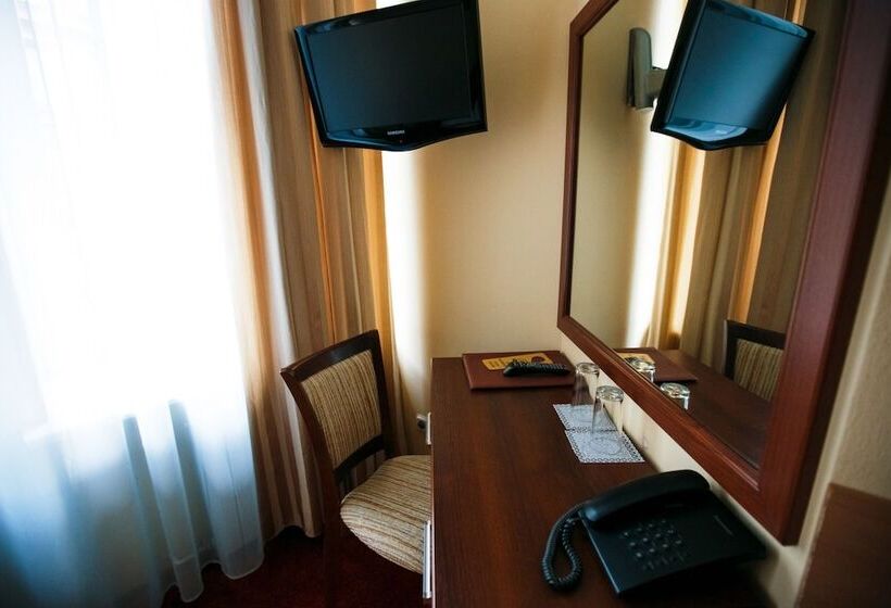 غرفة قياسية, Sonata On Mayakovskogo