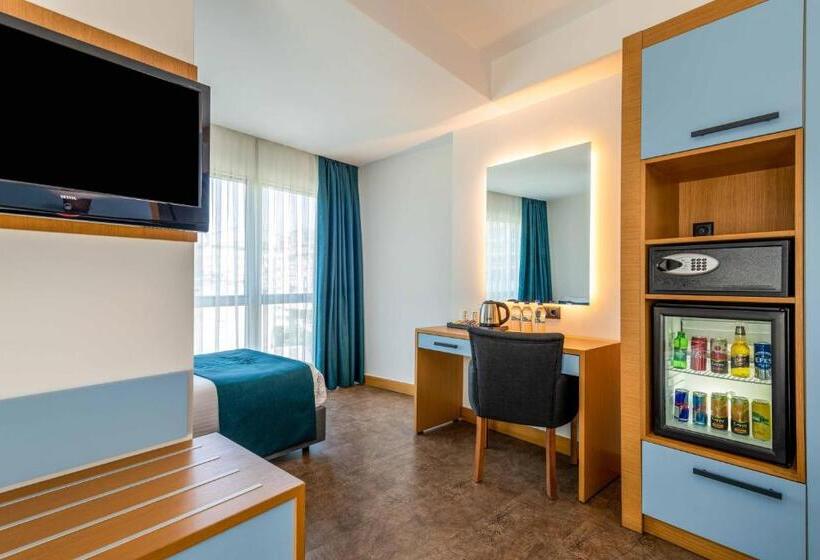 اتاق استاندارد سه تخته با بالکن, Urban Hotel Bomonti