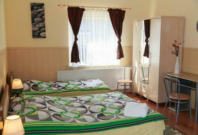 غرفة قياسية, Willa Mewa