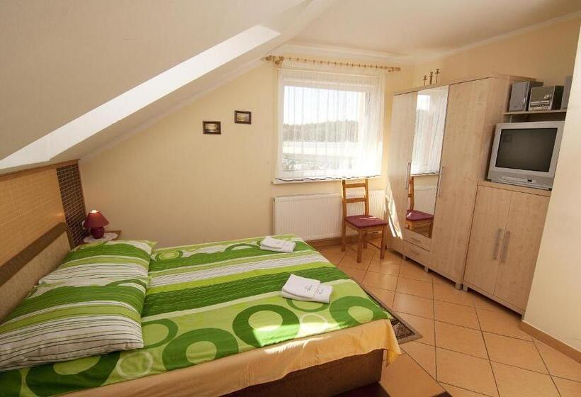 غرفة قياسية ثلاثية, Willa Mewa