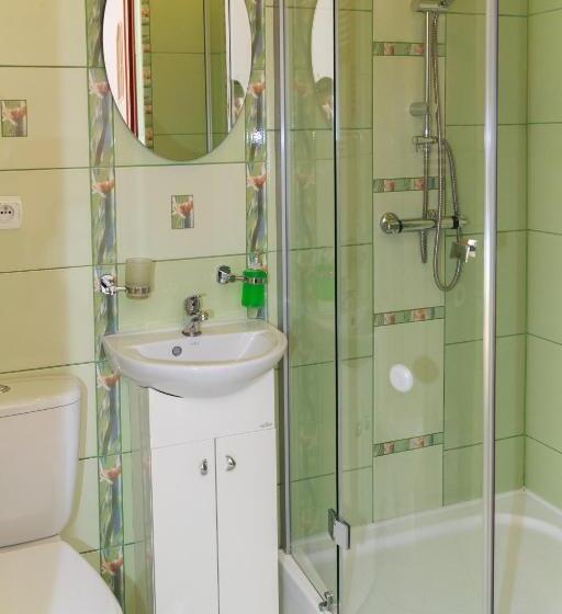 غرفة قياسية ثلاثية, Willa Mewa