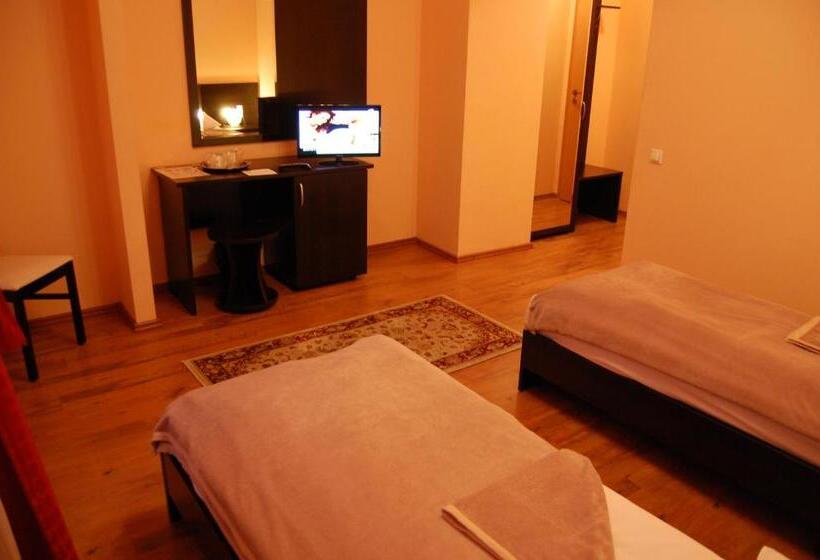 스탠다드 트리플 발코니 룸, Pension Bavaria