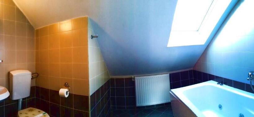 디럭스 트리플 룸, Pension Bavaria