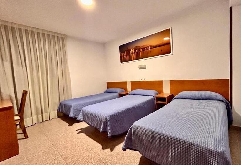 اتاق استاندارد سه نفره, Pensión La Orozca Benidorm