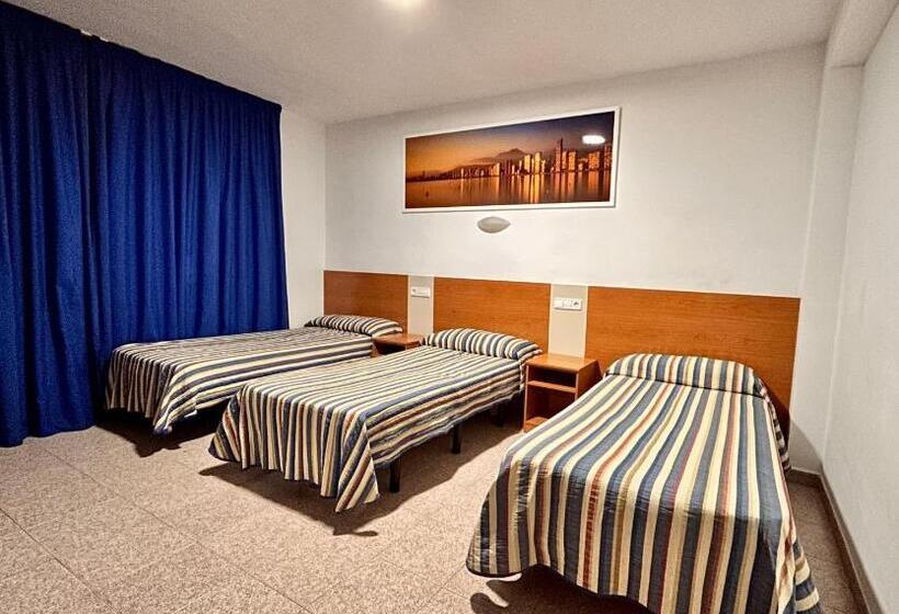 اتاق استاندارد سه نفره, Pensión La Orozca Benidorm