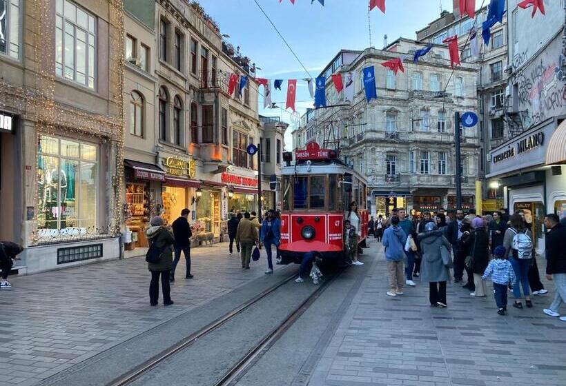 バス共有のスタンダードルーム, Taksim Home