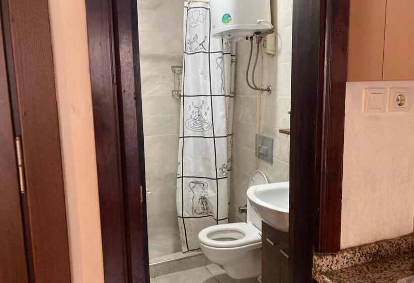 バス共有のスタンダードルーム, Taksim Home