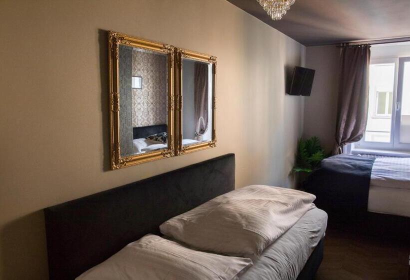 Standard Studio, The Henry Self Check In Guesthouse