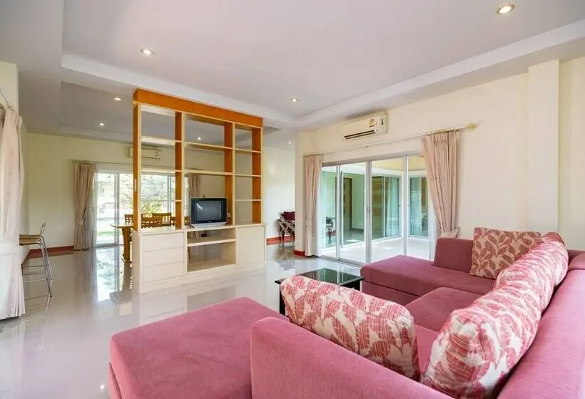 Talo 2 Makuuhuonetta, Thara Cholapruek Resort