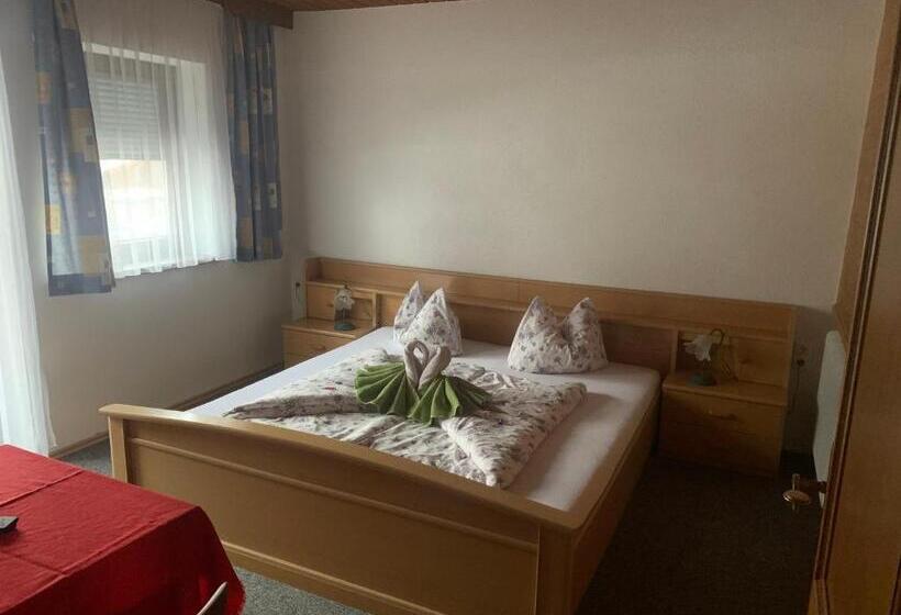 스탠다드 트리플 룸, Pension Schmiedhof