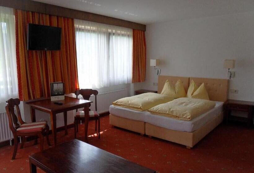 Четырехместный Номер Стандарт с Балконом, Sportpension Thayer