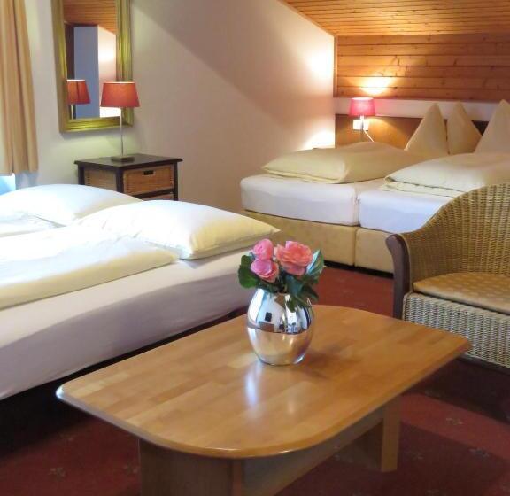 Четырехместный Номер Стандарт с Балконом, Sportpension Thayer