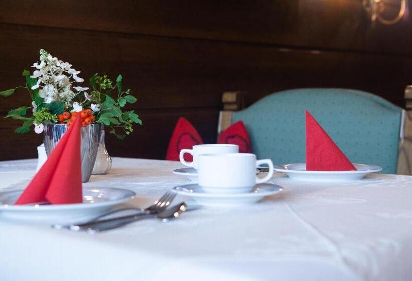 Четырехместный Номер Стандарт с Балконом, Sportpension Thayer