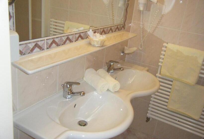 חדר משפחתי, Auffacherhof