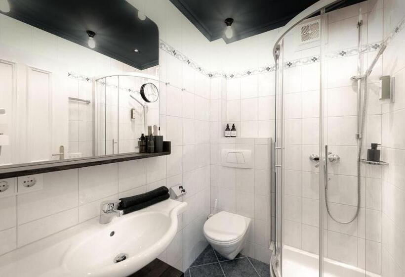 חדר משפחתי נוף להרים, Berg Leben