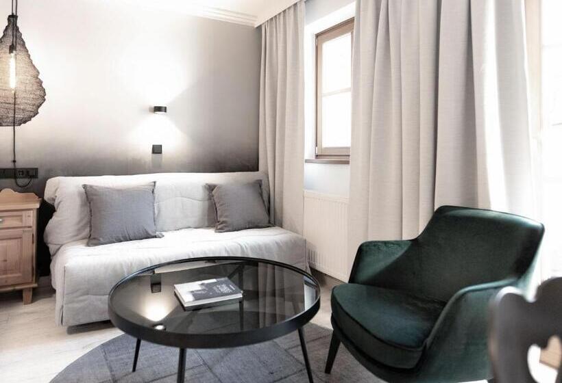 סוויטת ג'וניור, Berg Leben