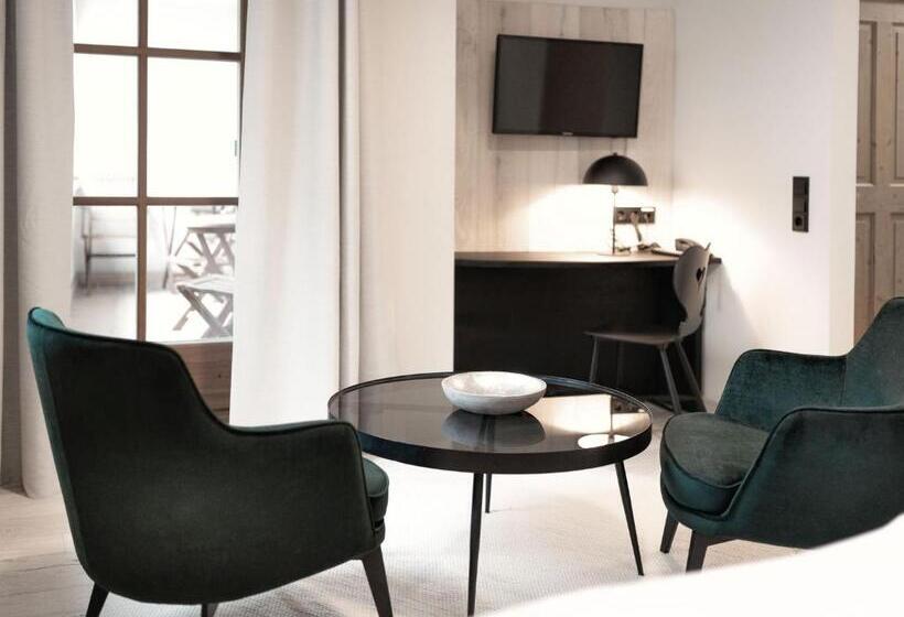 סוויטת ג'וניור, Berg Leben