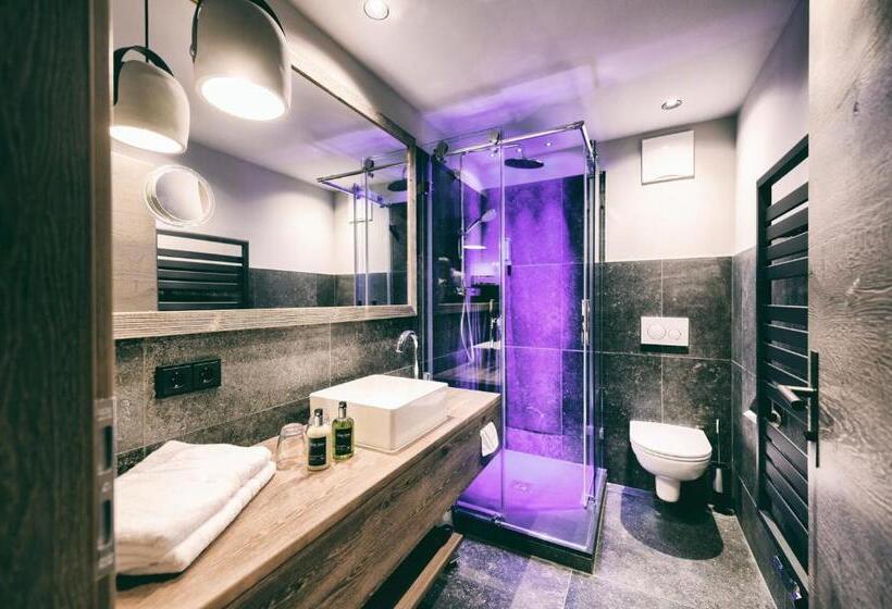 סוויטת ג'וניור, Berg Leben