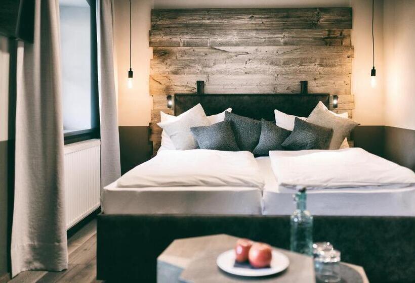 סוויטת ג'וניור, Berg Leben