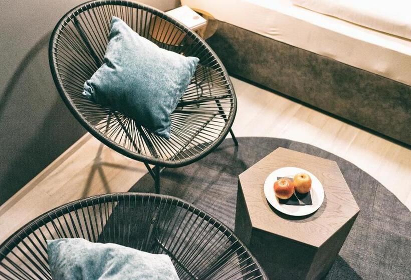 חדר משפחתי, Berg Leben