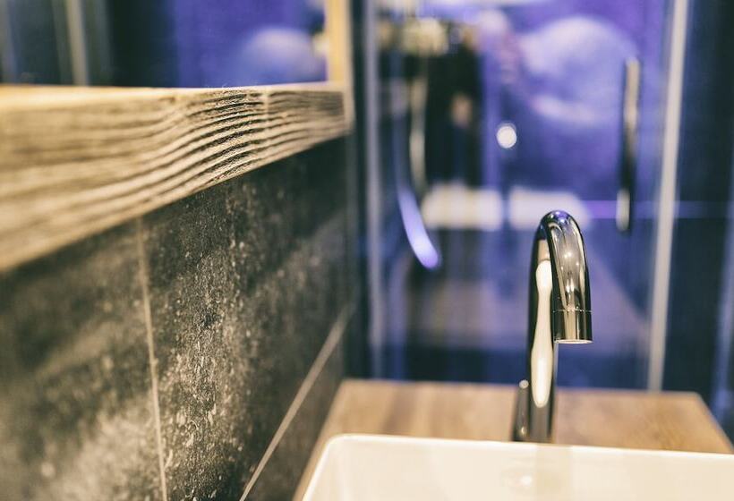 סוויטת ג'וניור, Berg Leben