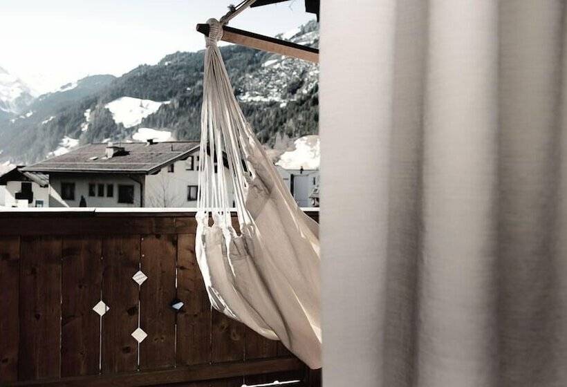 סוויטת ג'וניור, Berg Leben