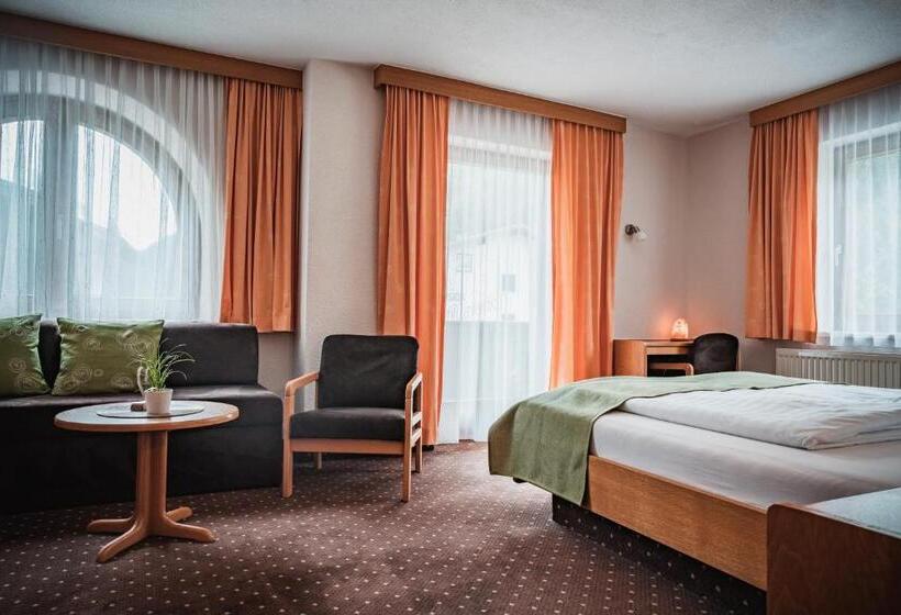 اتاق استاندارد سه نفره, Garni Romantika