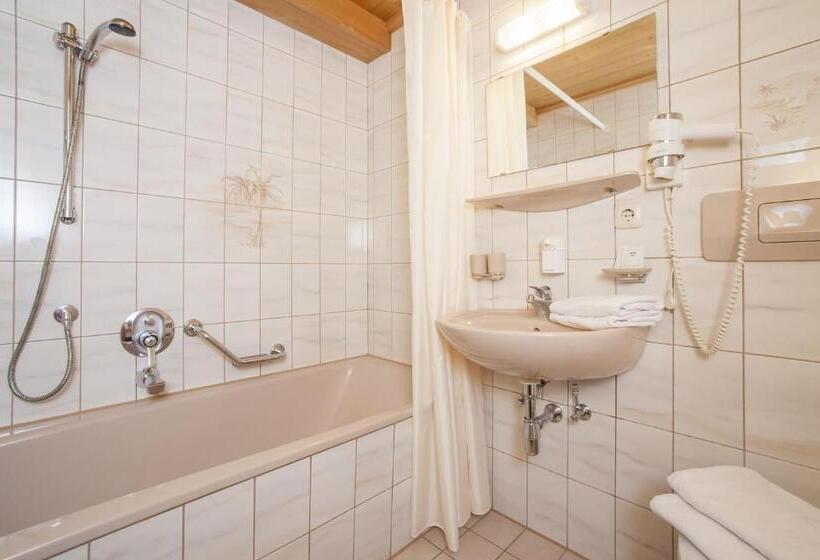 Студия Стандарт, Gut Kramerhof